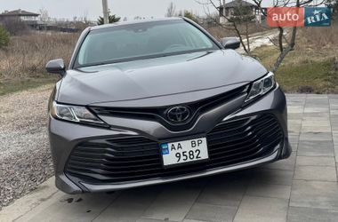Седан Toyota Camry 2018 в Киеве
