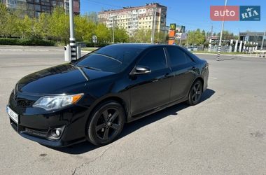 Седан Toyota Camry 2014 в Днепре