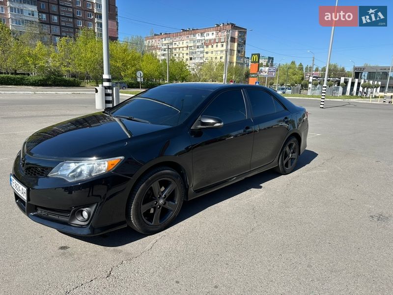 Седан Toyota Camry 2014 в Днепре