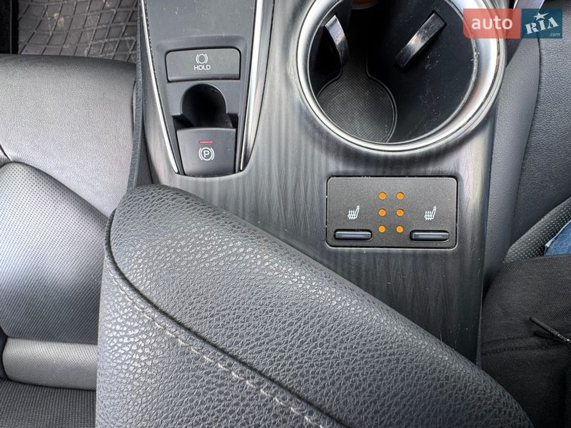 Седан Toyota Camry 2023 в Киеве