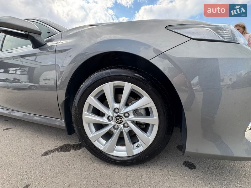 Седан Toyota Camry 2023 в Киеве