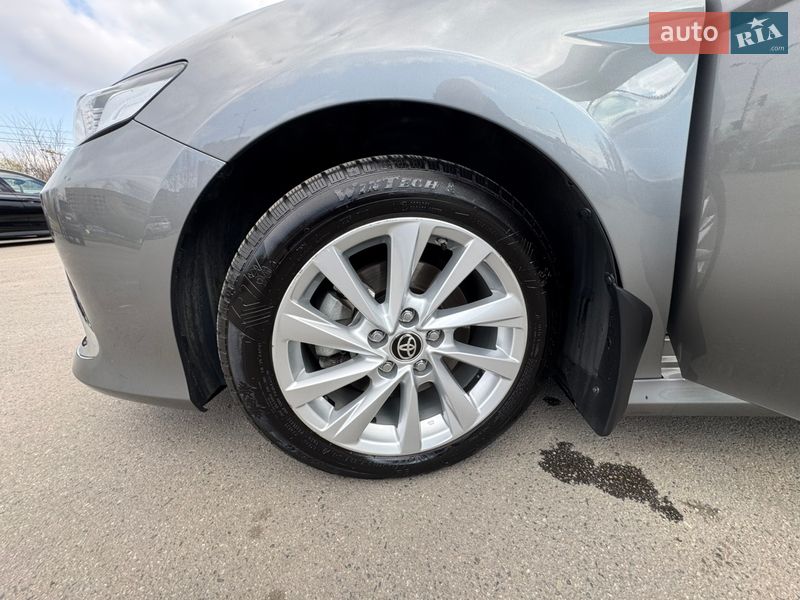 Седан Toyota Camry 2023 в Киеве