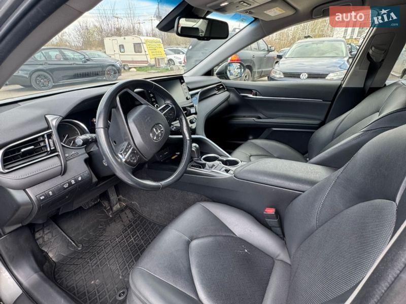 Седан Toyota Camry 2023 в Киеве