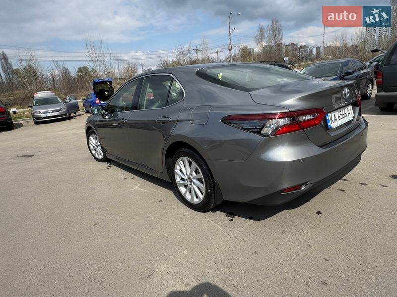 Седан Toyota Camry 2023 в Киеве