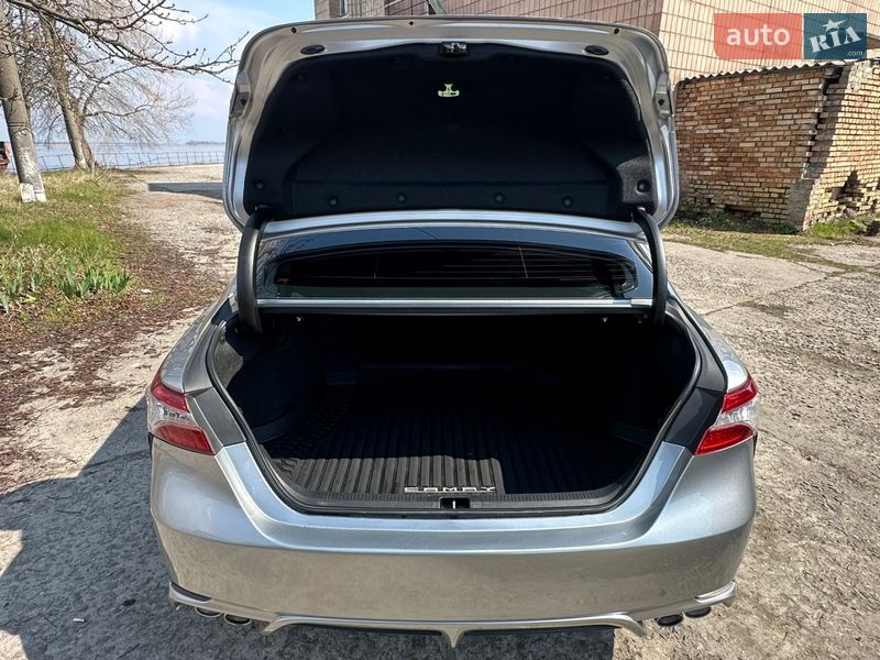 Седан Toyota Camry 2019 в Ржищеві