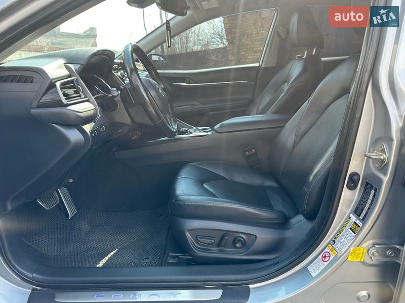 Седан Toyota Camry 2019 в Ржищеві