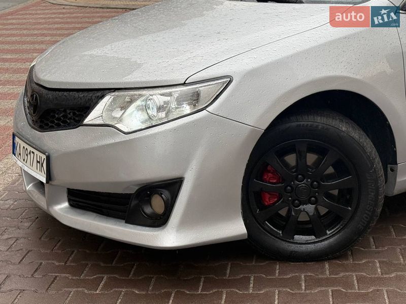 Седан Toyota Camry 2014 в Киеве