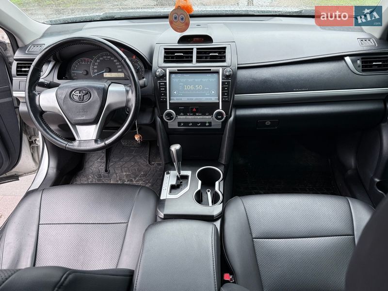 Седан Toyota Camry 2014 в Киеве