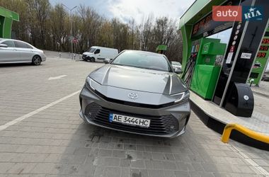 Седан Toyota Camry 2024 в Дніпрі