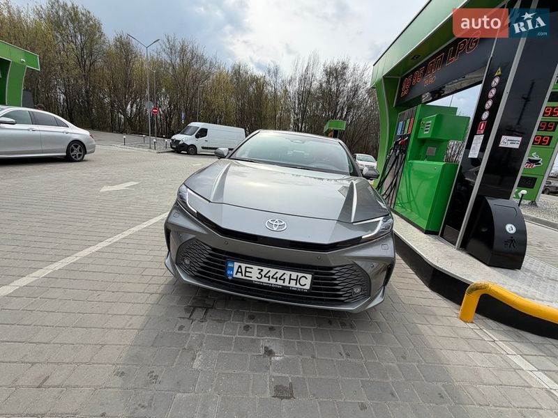 Седан Toyota Camry 2024 в Днепре фото Седан Toyota Camry 2024 в Днепре