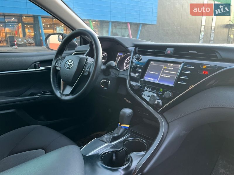 Седан Toyota Camry 2017 в Киеве