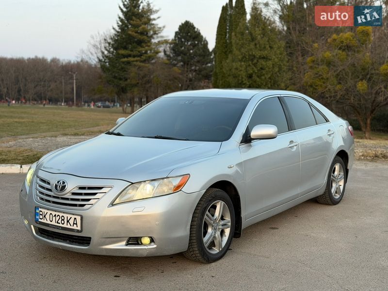 Седан Toyota Camry 2007 в Рівному