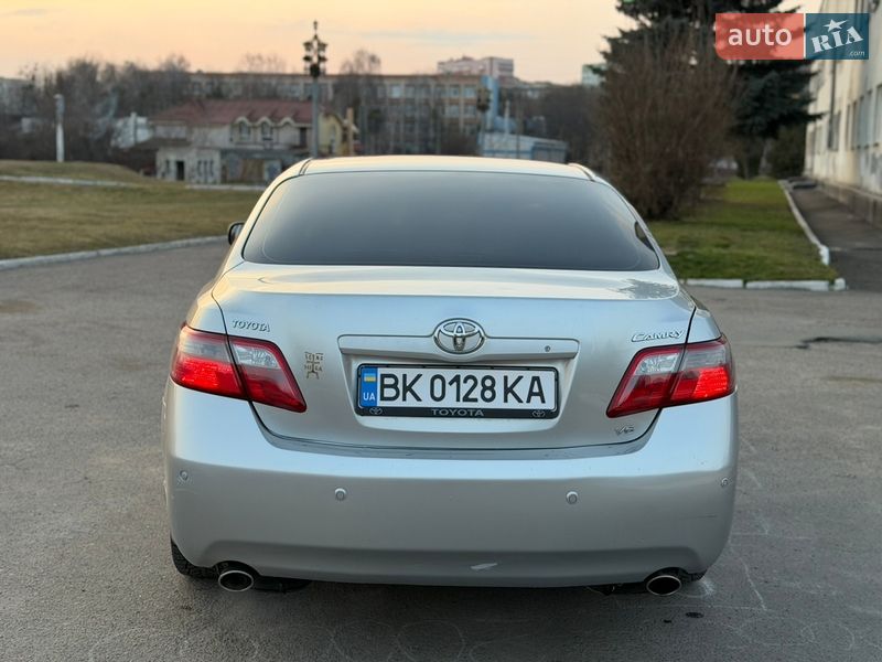 Седан Toyota Camry 2007 в Рівному