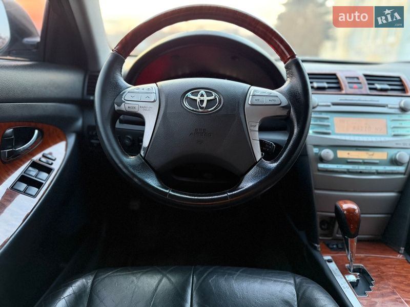 Седан Toyota Camry 2007 в Рівному