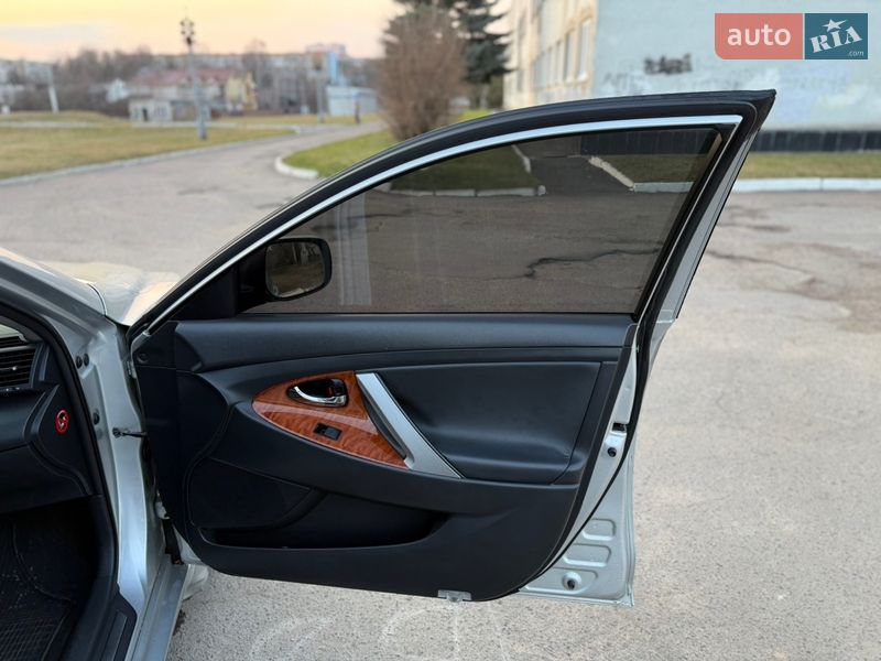 Седан Toyota Camry 2007 в Рівному