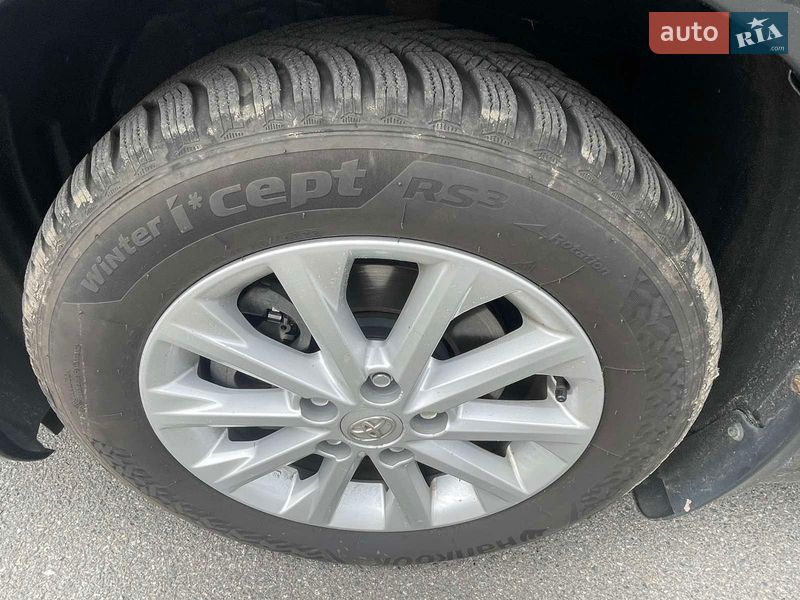 Седан Toyota Camry 2015 в Киеве