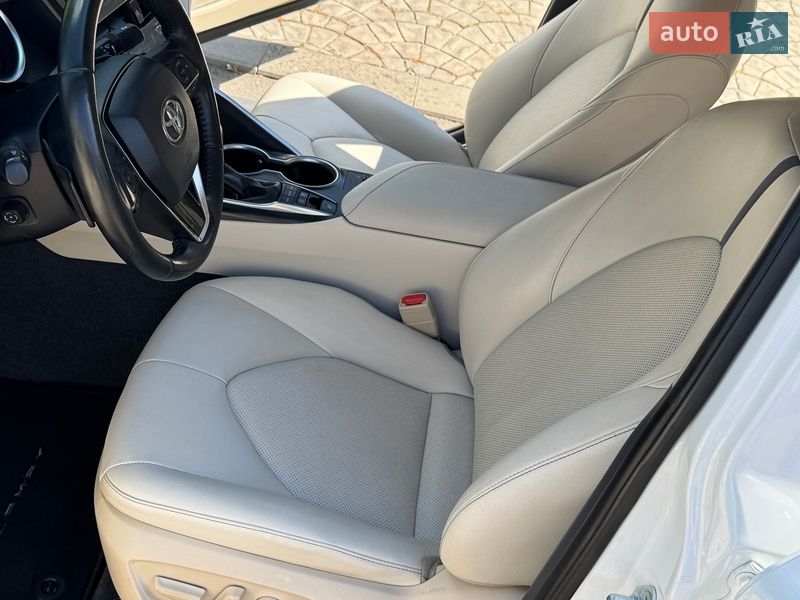 Седан Toyota Camry 2021 в Одессе