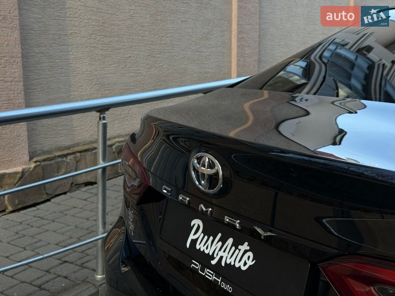 Седан Toyota Camry 2017 в Одессе