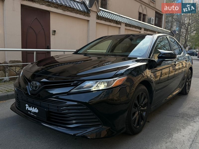 Седан Toyota Camry 2017 в Одессе