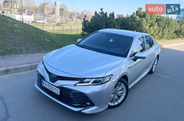 Седан Toyota Camry 2020 в Киеве