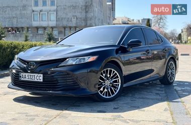 Седан Toyota Camry 2018 в Киеве