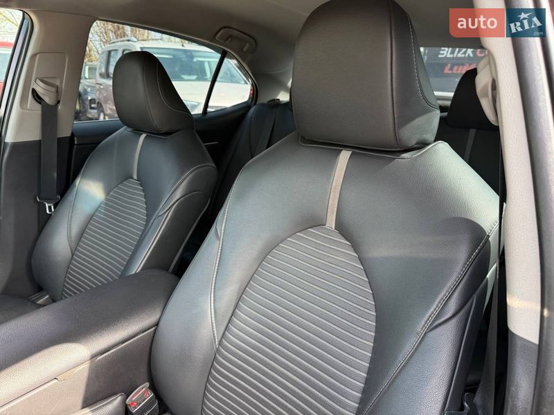 Седан Toyota Camry 2019 в Коломые