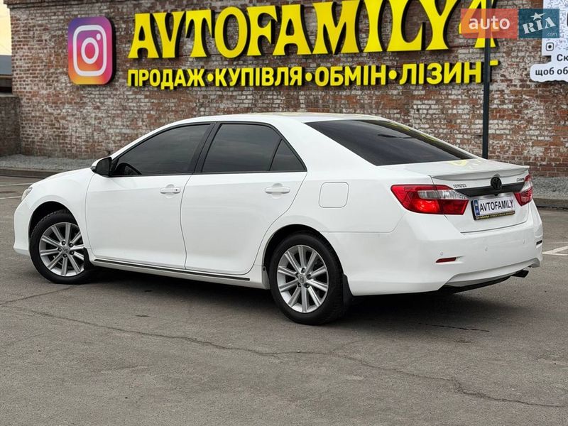 Седан Toyota Camry 2013 в Днепре
