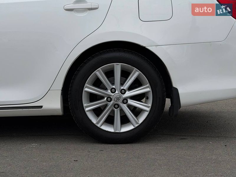 Седан Toyota Camry 2013 в Днепре