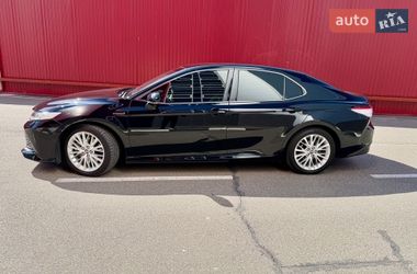 Седан Toyota Camry 2020 в Киеве