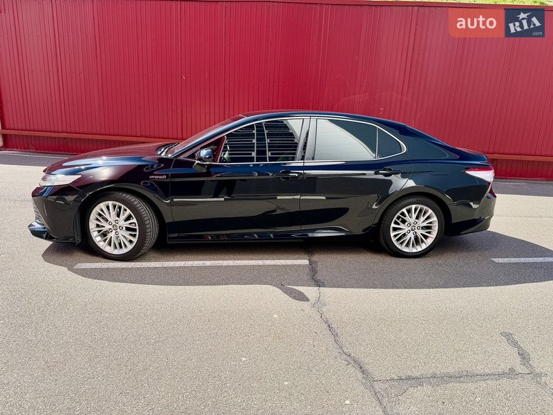 Седан Toyota Camry 2020 в Киеве
