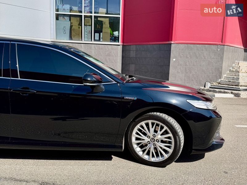 Седан Toyota Camry 2020 в Киеве