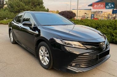 Седан Toyota Camry 2017 в Полтаве