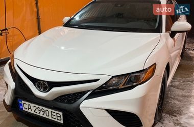 Седан Toyota Camry 2017 в Черкасах