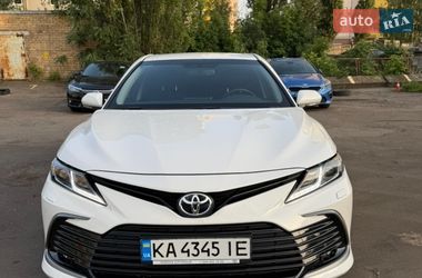 Седан Toyota Camry 2022 в Киеве