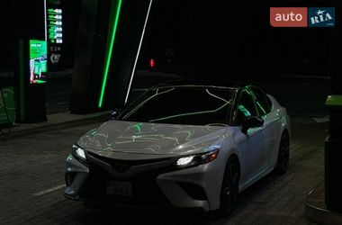 Седан Toyota Camry 2017 в Киеве