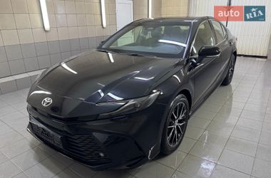 Седан Toyota Camry 2025 в Умані