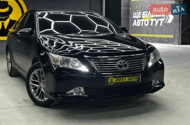 Седан Toyota Camry 2014 в Чернівцях