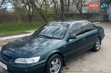 Седан Toyota Camry 1998 в Ізюмі