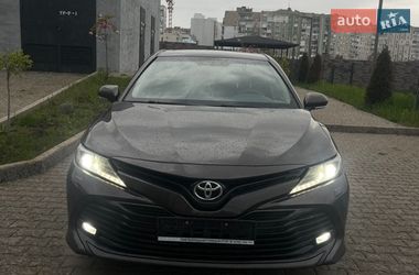 Седан Toyota Camry 2020 в Южному