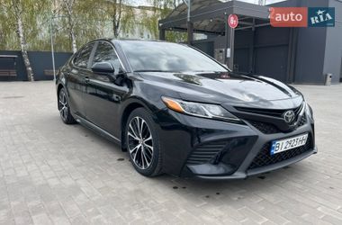 Седан Toyota Camry 2018 в Миргороде