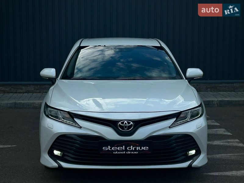 Toyota Camry 2019