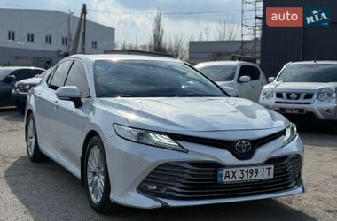 Седан Toyota Camry 2020 в Днепре