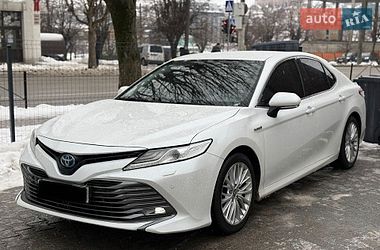 Седан Toyota Camry 2020 в Харькове