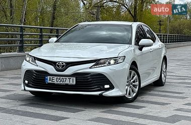 Седан Toyota Camry 2018 в Дніпрі