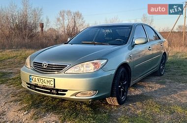 Седан Toyota Camry 2002 в Киеве