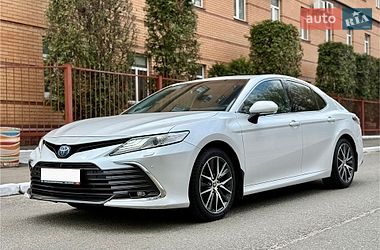 Седан Toyota Camry 2021 в Киеве