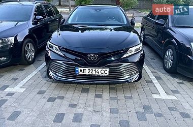 Седан Toyota Camry 2017 в Дніпрі