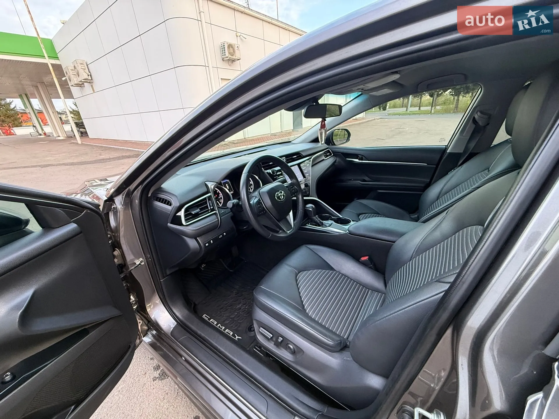 2018 Toyota Camry - мініатюра 18