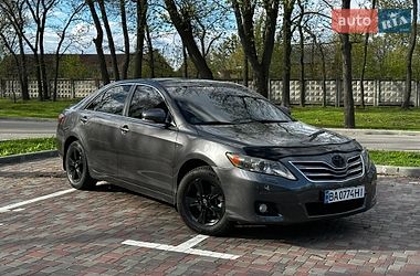 Седан Toyota Camry 2011 в Кропивницком
