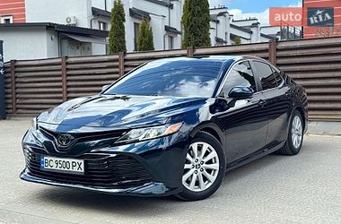 Седан Toyota Camry 2018 в Львові